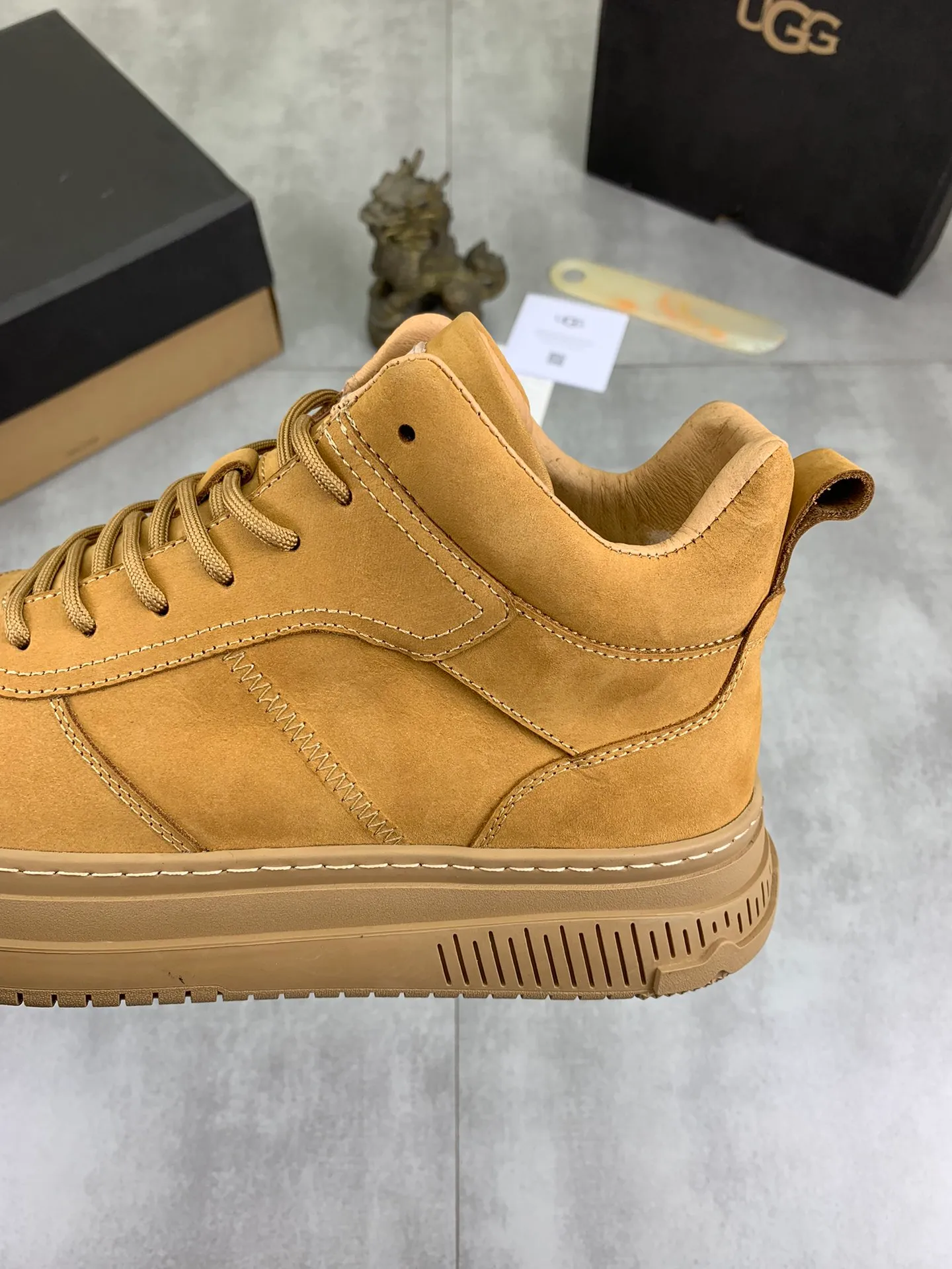 Men's Men's Shoes P620 [New Style] 💰 🆘 "Real Wool" [UGG] 👉 Popular men's shoes official website synchronization 🔰 Genuine quality [proud] is not comparable to the imitations in the general market 🌀 The upper is imported Italian frosted cowhide, and the lining: foot pad 🅰️ grade 🐑 real wool 👻 Only Grade A can show the effect The hand feels smooth and delicate 🔱The shoe shape is grand, only genuine factories can achieve it 🎄The perfect toughness of the original outsole 👻⬛️ allows customers to bid farewell to one-time consumption. Real wool lining, super warm. 3️⃣Colors available Sizes: 38-44